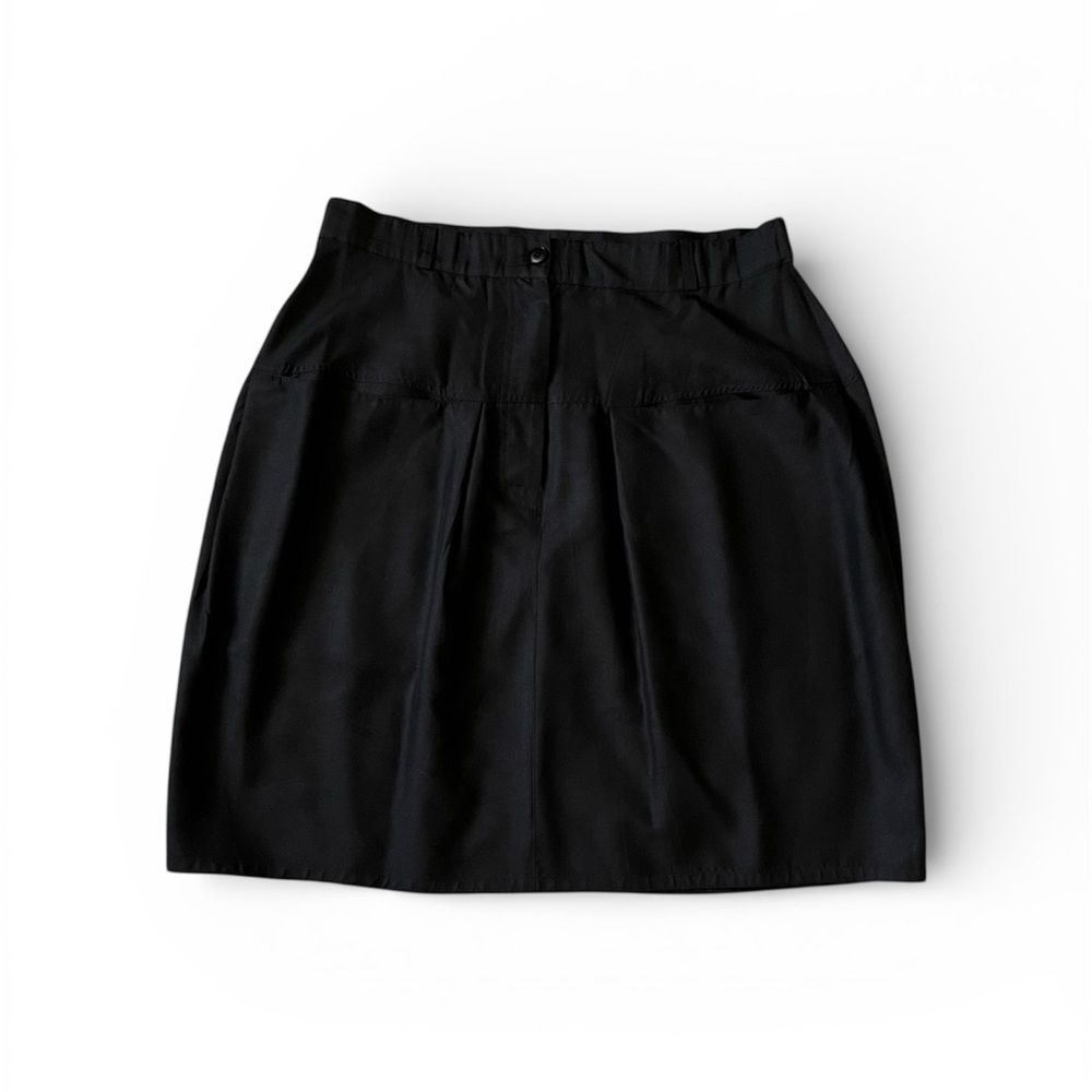 Contrast 100% Silk Black Short Skirt with Button Closure & Pockets Size 12 or 42